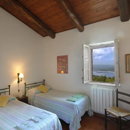 Casale Sally 6, Emma Baschi